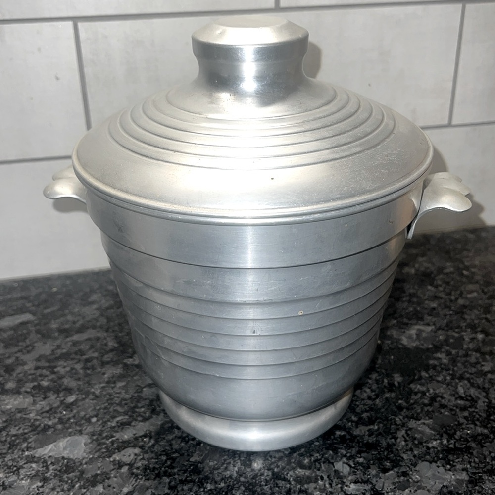ICE BUCKET vintage aluminum by Nasco of Italy. 1950’s -1960’s. Great con…